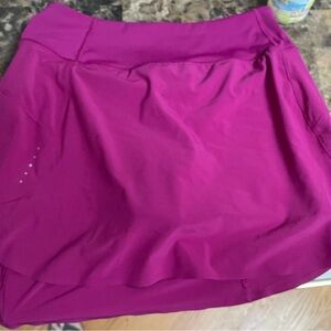 Selling like new Athleta Run with it skort 16 inch size medium